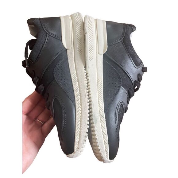 O By Everlane Tread The Trainer‎ Sneakers
Black Leather Unisex W6 M4